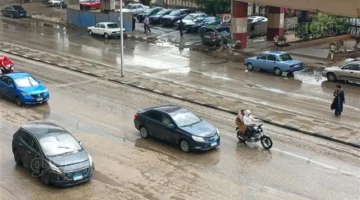 تواصل هطول الأمطار الغزيرة وغرق الشوارع في برك مياه بمحافظة الجيزة